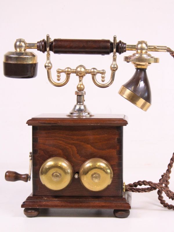 2 x Vintage telefoon bakeliet en hout